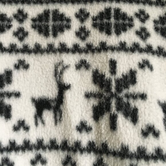 La Vie En Rose Soft Fleece Hooded Reindeer and Snowflake Onesie - Picture 11 of 16